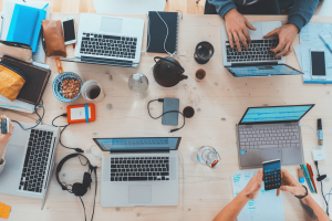 Os Microempreendedores Individuais (MEIs) e pequenos negócios no Brasil têm até o dia 1º de agosto para se cadastrarem no Domicílio Eletrônico Trabalhista (DET).
