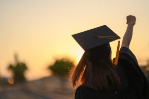 Mato Grosso do Sul registra crescimento de 191% no ensino superior em 22 anos, mas ainda enfrenta desafios na educação infantil e escolarização indígena.