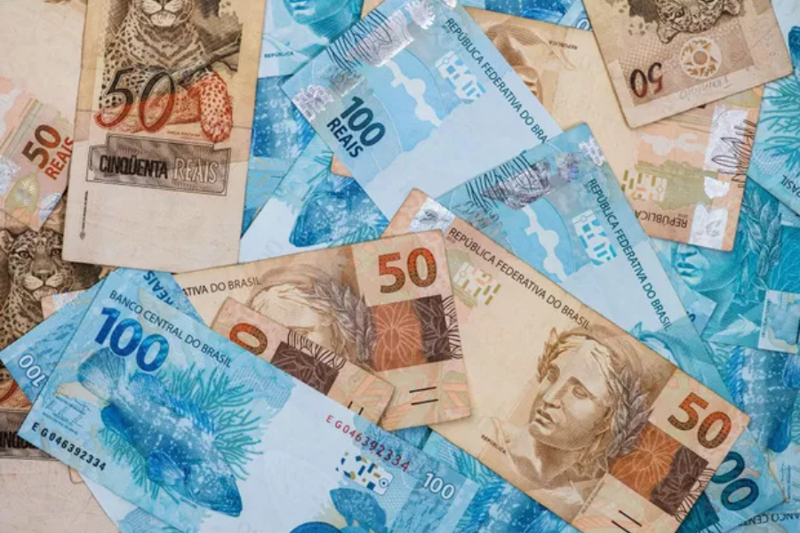 Juros futuros reagem a indicadores de desaceleração econômica no Brasil