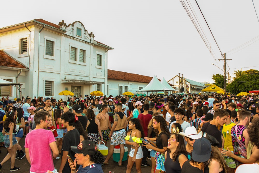 Prefeitura abre inscrições para ambulantes no Carnaval Campo Grande 2025