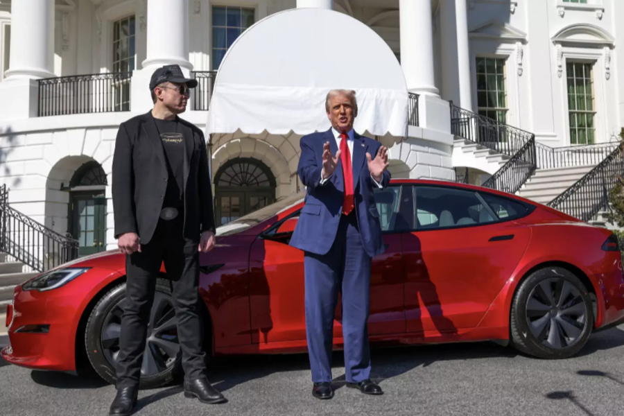 Tesla alerta governo dos EUA sobre tarifas que podem prejudicar exportações. Montadora destaca impacto das taxas na indústria automotiva.