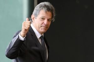 Lula propõe aumento da isenção do Imposto de Renda para R$ 5 mil. Medida pode beneficiar 10 milhões de brasileiros e impactar a arrecadação. Saiba mais
