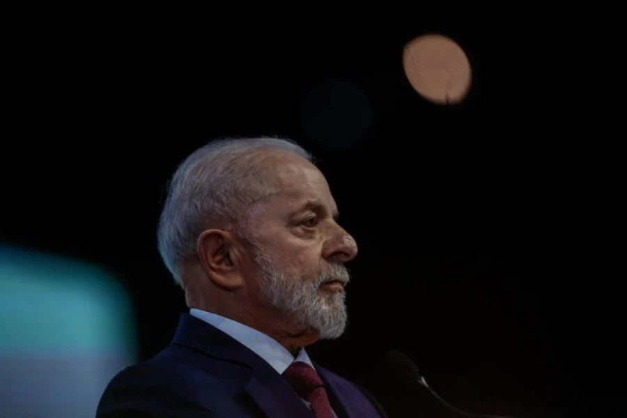 Pesquisa Datafolha (2025): Lula lidera cenários eleitorais para 2026 com 36% contra Bolsonaro (30%), mas reprovação do governo ainda é alta.