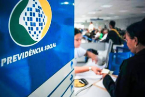 Presidente do INSS é demitido após operação contra fraudes Alessandro Stefanutto, , foi demitido nesta quarta (23) após uma operação da PF.