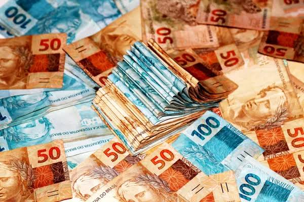 Contas públicas em março: Superávit de R$3,6 bi e dívida cai para 75,9% do PIB! Entenda que esperar do futuro das contas públicas.