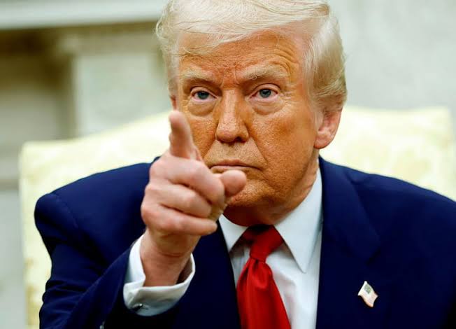 A economia dos EUA encolheu 0,3% no 1º trimestre de 2025. Motivo? Importação recorde de produtos antes que as tarifas de Trump subissem.