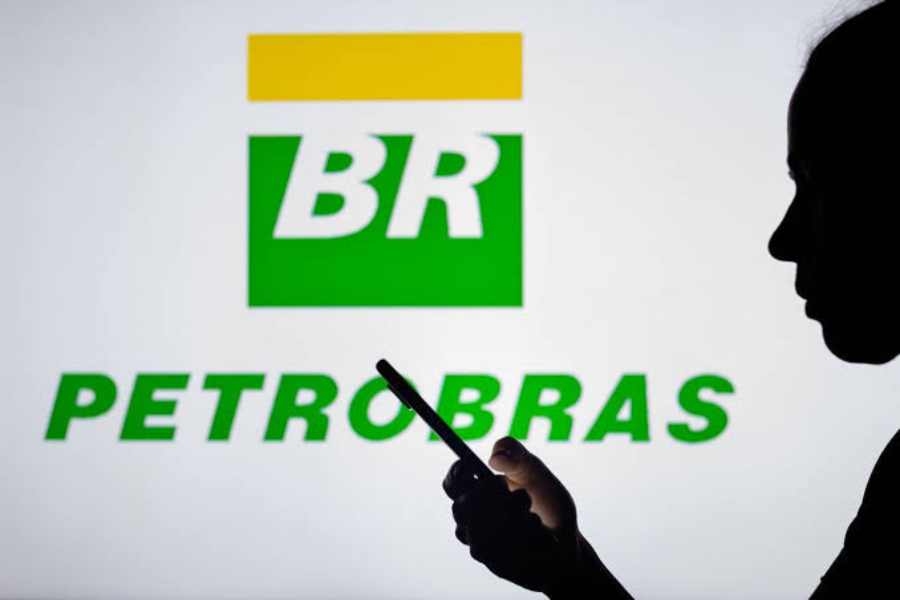 Petrobras negocia home office: proposta prevê até 2 dias remotos na semana, com flexibilidade para gestantes e quem mora longe.
