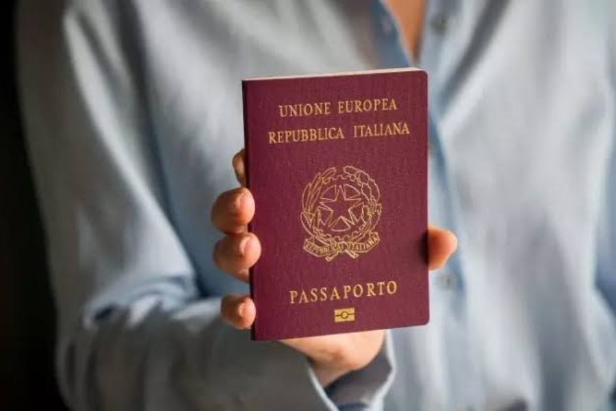 Novas regras da cidadania italiana limitam direito a descendentes diretos. Entenda o impacto para brasileiros e como fica o processo agora.
