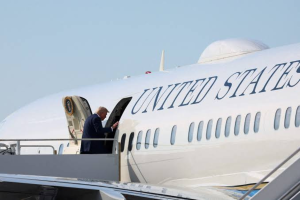 Trump aceita jato de US$ 400 mi do Catar e diz: 'Só idiota recusaria'. Entenda o polêmico presente, as questões éticas e o que está por trás do acordo.