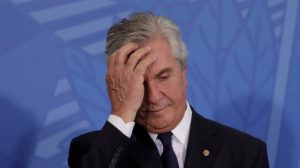 Fernando Collor, ex-presidente condenado a 8 anos e 10 meses por corrupção na Lava Jato, saiu da cadeia nesta quinta (1º) e agora cumpre pena em casa.