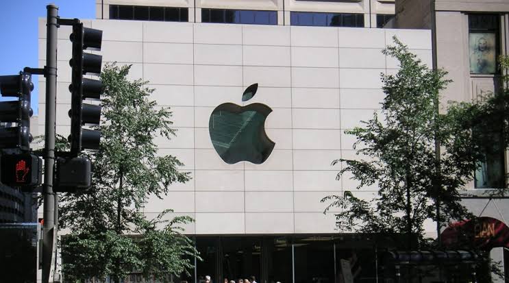 Lucro acima do esperado, mas ação despenca por medo de tarifasA Apple bateu as expectativas de lucro e vendas no último trimestre.
